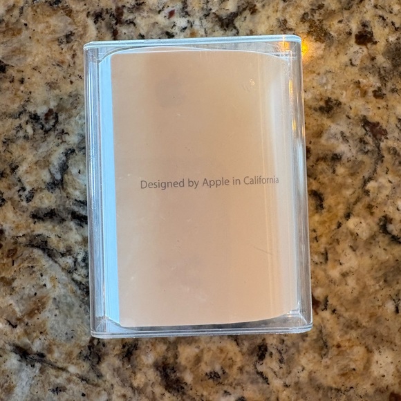 LIKE NEW Apple IPod Shuffle - Picture 3 of 7